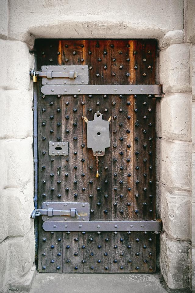 "Swisscows - Secure Search Engine"