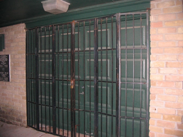 1351049045xacsw.jpg